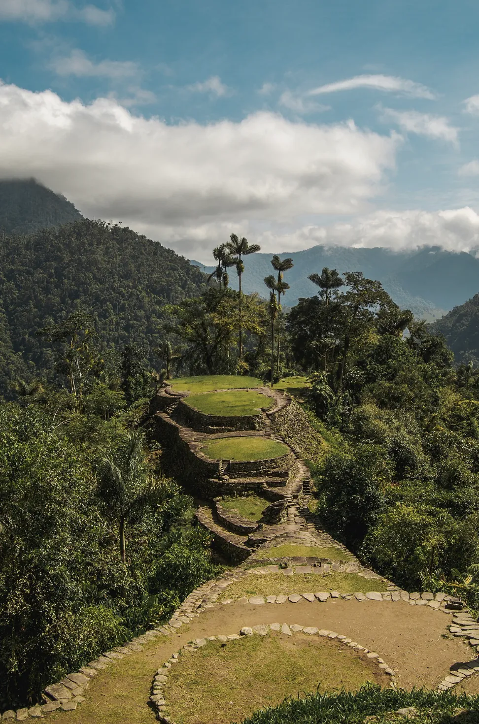 Las terrazas circulares de piedra de Ciudad Perdida sobre la ladera